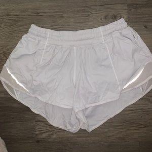 Size 6 white lululemon hotty hot shorts 2.5”